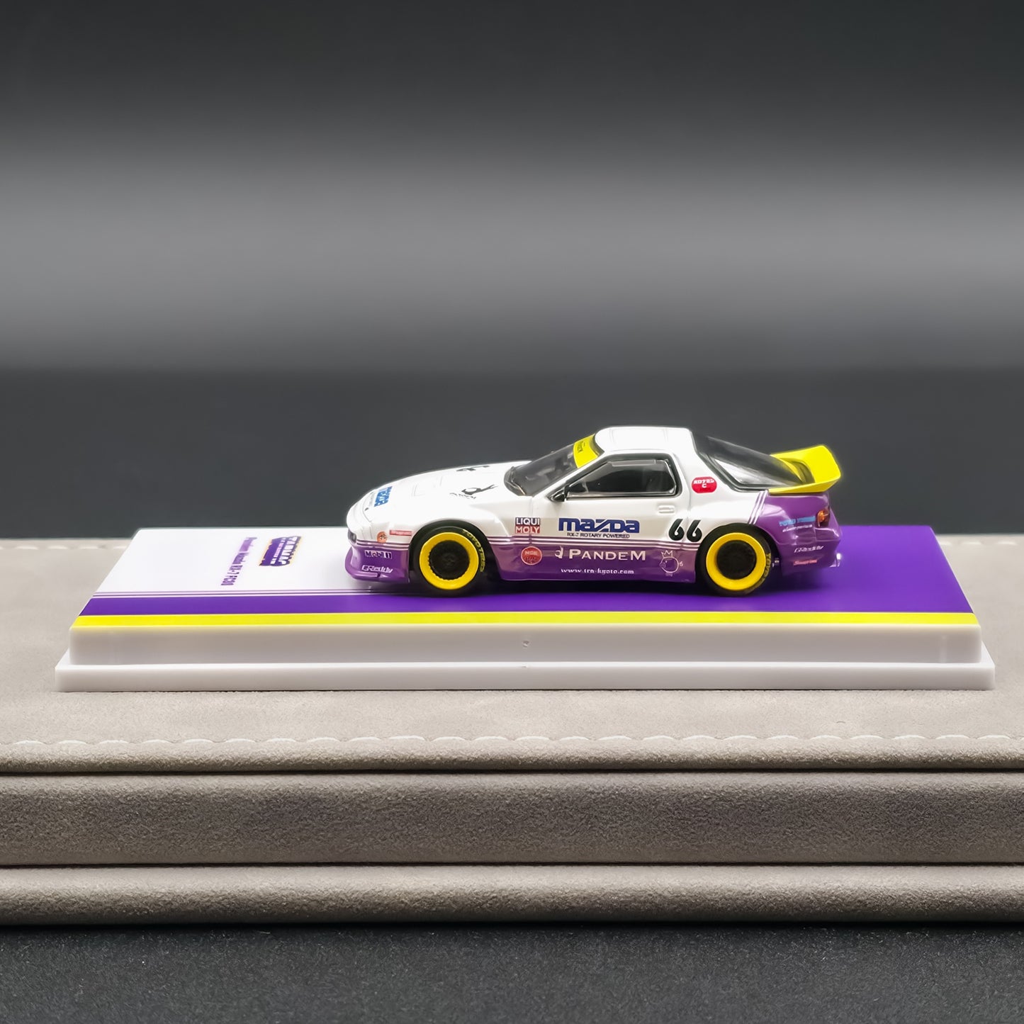 Tarmac Works 1:64 Pandem Mazda RX-7 FC3S - T64-066-WP
